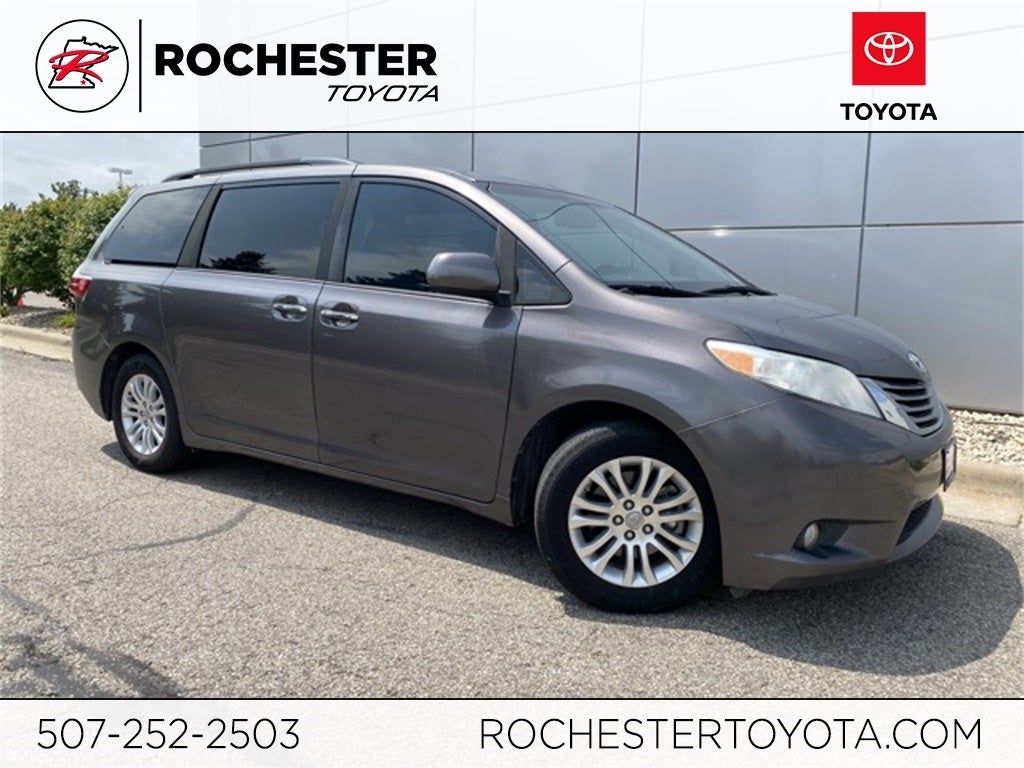 Used 2017 Toyota Sienna XLE with VIN 5TDYZ3DC1HS780727 for sale in Rochester, Minnesota